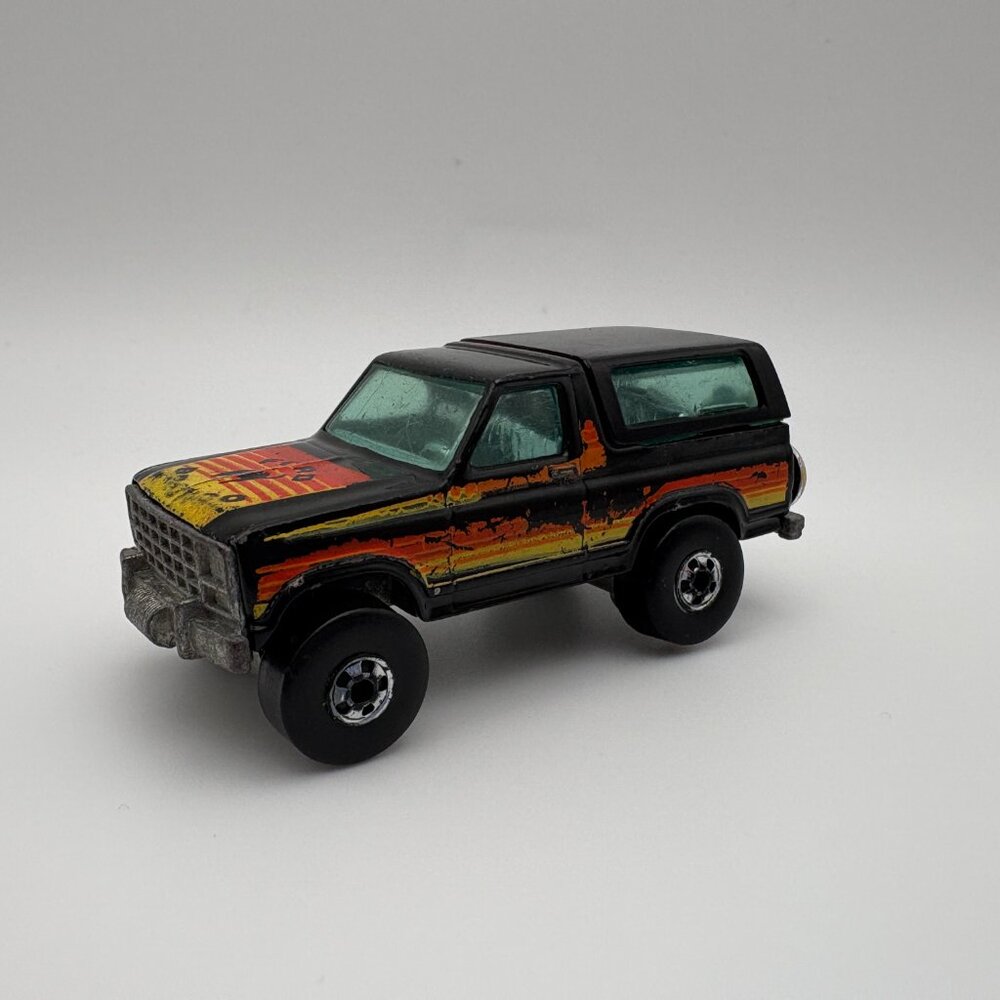 Hot Wheels 1982 Ford Bronco 4x4 Diecast Mattel Car Vintage (SKU: 381TO)
